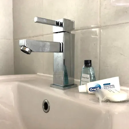 Entire In With Free Parking And A Private Patio Garden *