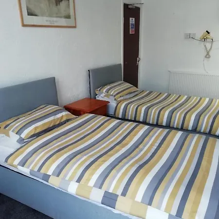 Bed & Breakfast White