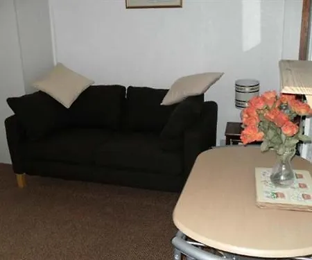 Lawnswood Holiday Apartment