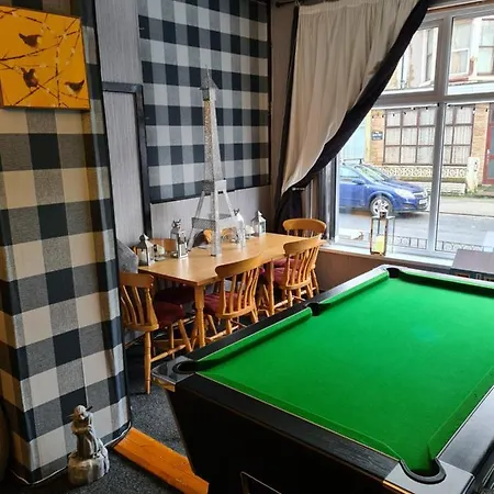 Crompton House 2* Blackpool
