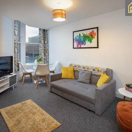 2 Bedroom At , Top Notch Serviced , Free Wifi *