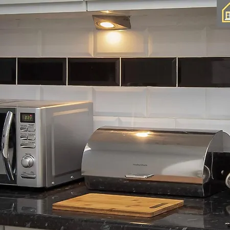 2 Bedroom At , Top Notch Serviced , Free Wifi Apartment *