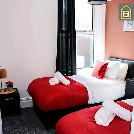 2 Bedroom At , Top Notch Serviced , Free Wifi * Blackpool