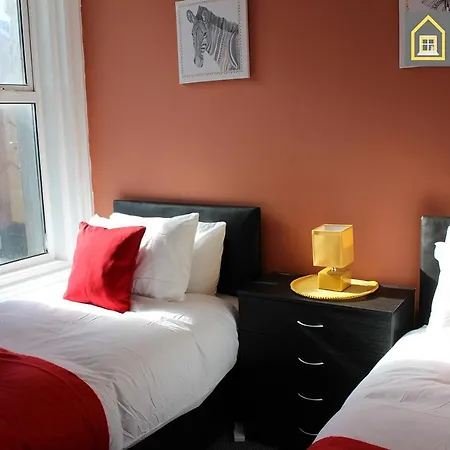 2 Bedroom At , Top Notch Serviced , Free Wifi *