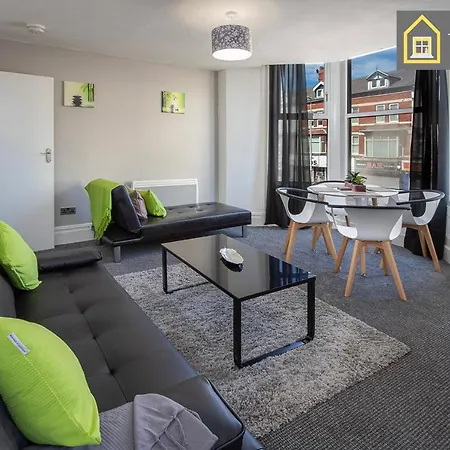 2 Bedroom At , Top Notch Serviced , Free Wifi Apartment Blackpool