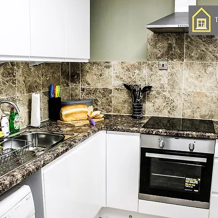Apartment 2 Bedroom At , Top Notch Serviced , Free Wifi *