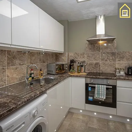 Apartment 2 Bedroom At , Top Notch Serviced , Free Wifi *