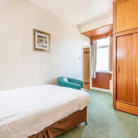 The Headlands 3*