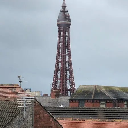 Guest house Ultimate Family Blackpool