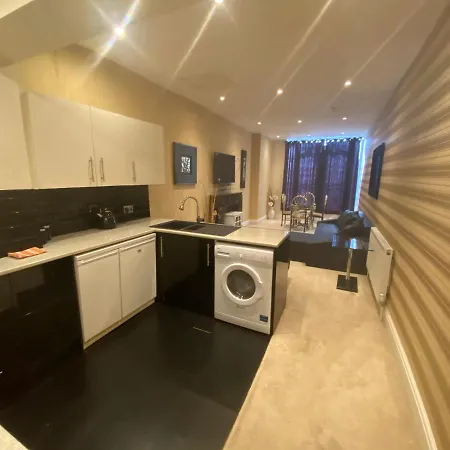 Boutique 2 Bed Gold Sleeps 10 Apartment Blackpool