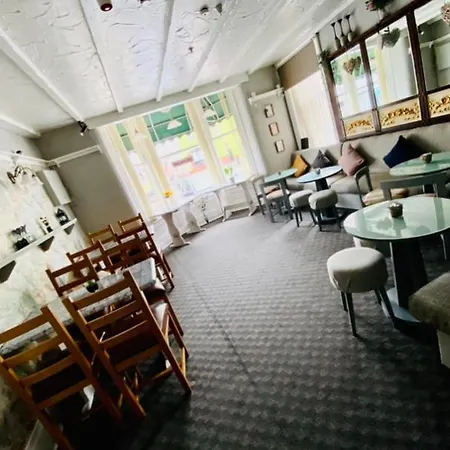 Hotel Shiray *