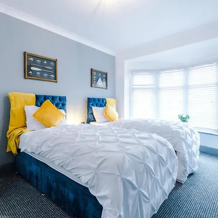 Holiday home Only Family Groups - Pets For Free - Sleeps 8 - Sofabed *
