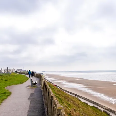 Only Family Groups - Pets For Free - Sleeps 8 - Sofabed * Blackpool