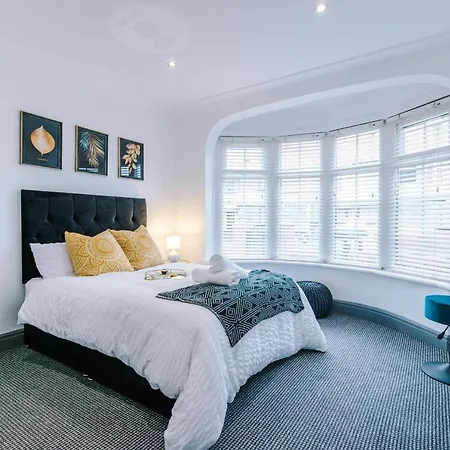 Only Family Groups - Pets For Free - Sleeps 8 - Sofabed Holiday home *