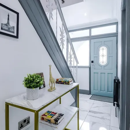 Holiday home Only Family Groups - Pets For Free - Sleeps 8 - Sofabed Blackpool