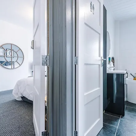 Only Family Groups - Pets For Free - Sleeps 8 - Sofabed Holiday home