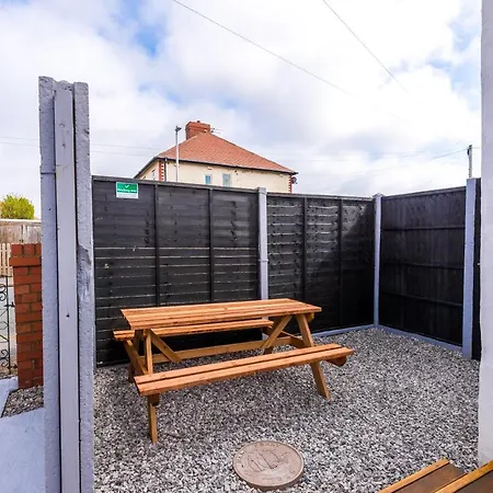 Holiday home Only Family Groups - Pets For Free - Sleeps 8 - Sofabed Blackpool