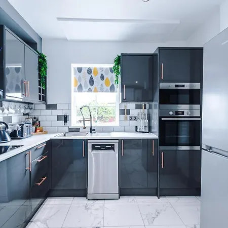 Only Family Groups - Pets For Free - Sleeps 8 - Sofabed Blackpool