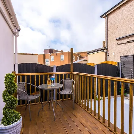 Only Family Groups - Pets For Free - Sleeps 8 - Sofabed *