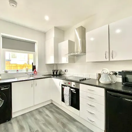 Holiday home 4 Bed Family House Near By Service *