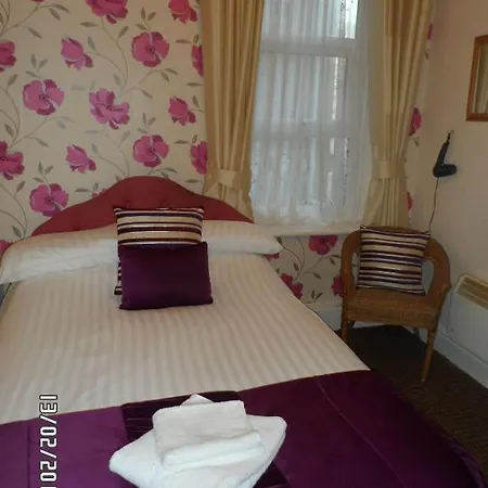 Lyric Hotel 2*