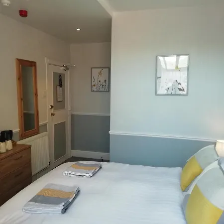 Bed & Breakfast Shirley Heights 3*