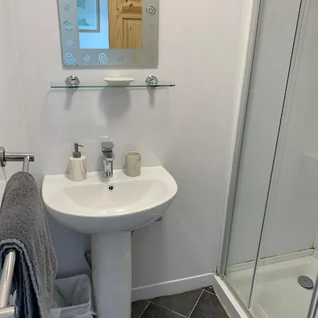 Alderley 3*