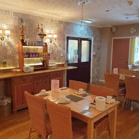 Corona Blackpool Hotel 4*