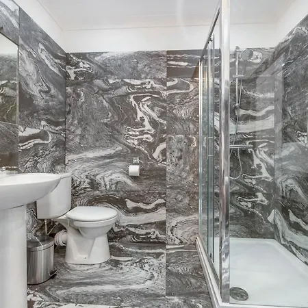 Crystal Towers Sasco Apartment *