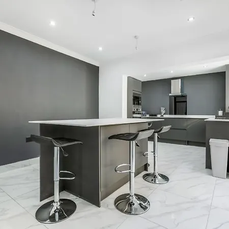 Apartment Crystal Towers Sasco *