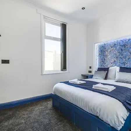 Crystal Towers Sasco Apartment