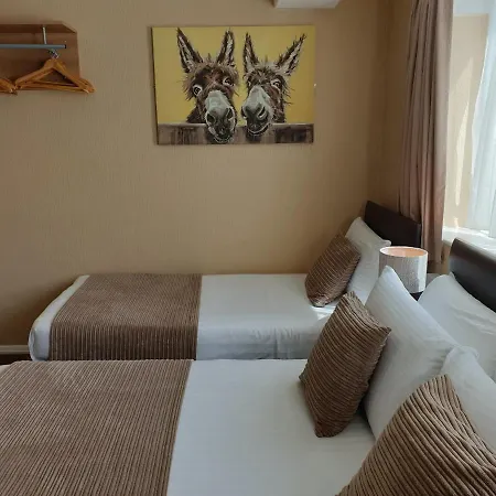 Corona Blackpool Hotel 4*