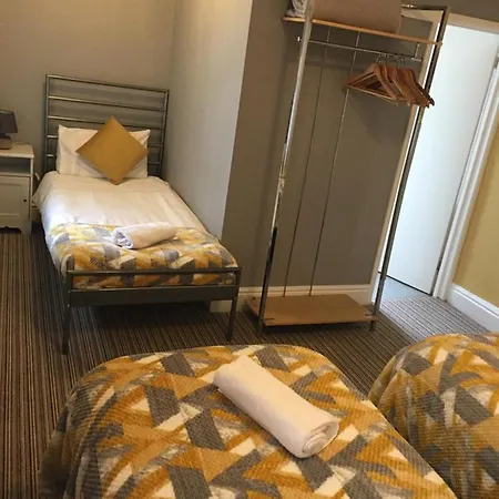 Glenheath Guest house 3*