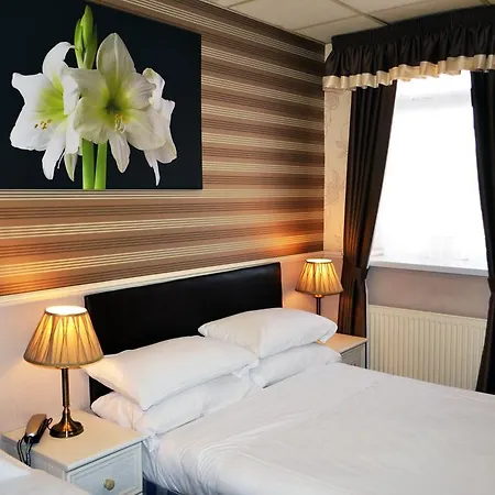 Lyndene 호텔 3*