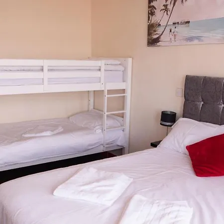 Hello Roomz - Pleasure Blackpool