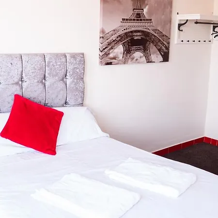 Hello Roomz - Pleasure 3* Blackpool