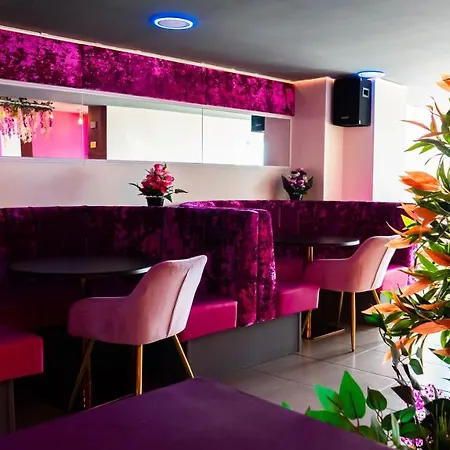 ホテル Hello Roomz - Pleasure 3*