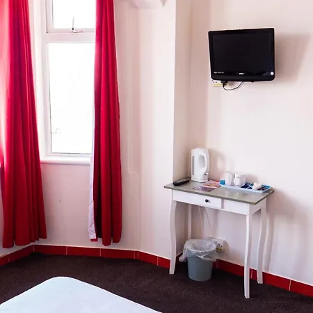 Hello Roomz - Pleasure Hotel 3*