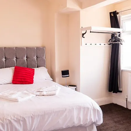 Hello Roomz - Pleasure Blackpool