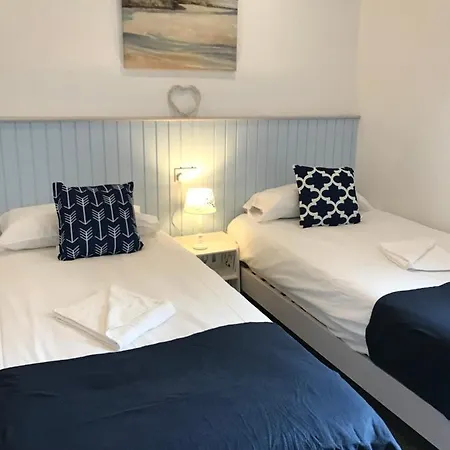 The Wellington House Bed & Breakfast 2*
