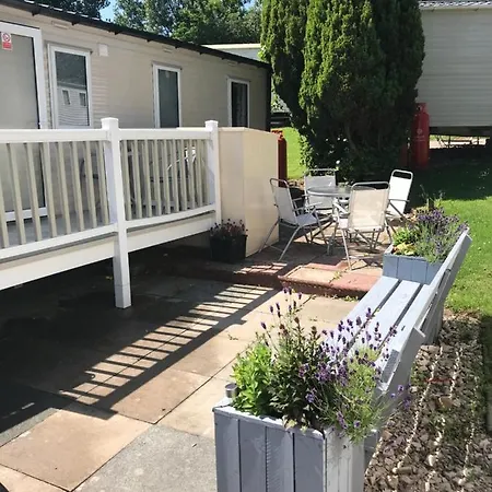 Deluxe 3 Bedroomed Caravan On Marton Mere With Ch Dg And Decking * Blackpool