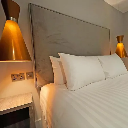 1820 Boutique & 5*