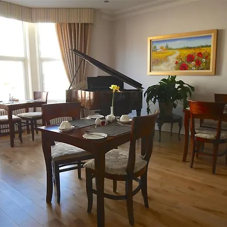 Guest house The Redstone