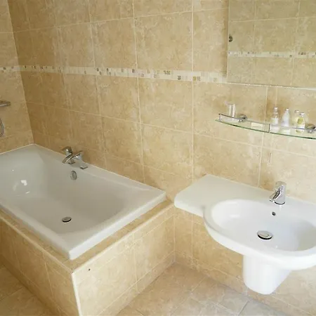 The Redstone Guest house 5*