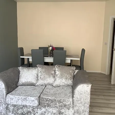 Clifton Street Apartment *