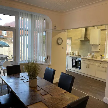 Spacious And Stunning 4 Bed House In Holiday home *