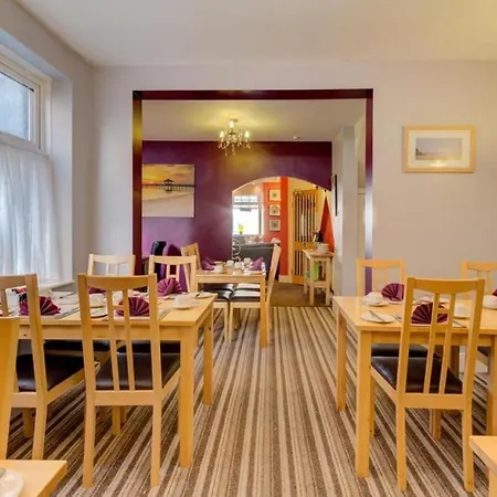 Lyndawn Bed & Breakfast Blackpool