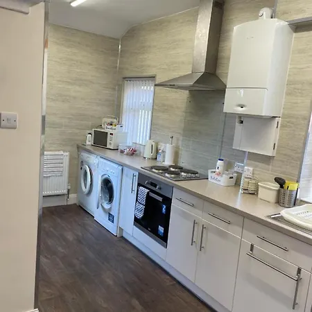 Spacious And Stunning 4 Bed House In Holiday home *