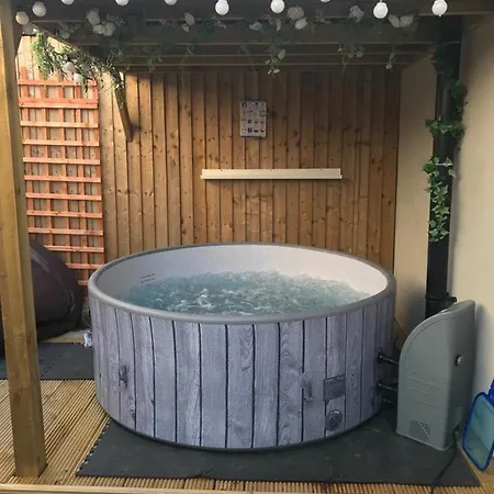 My Perfect Place & -some With Hot Tub- Free Parking Blackpool