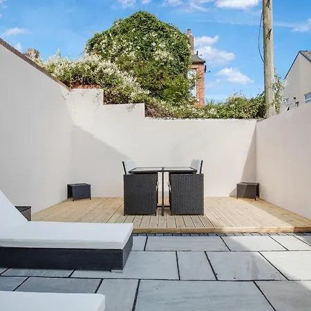 Mixies Manor By Sasco Apartment *